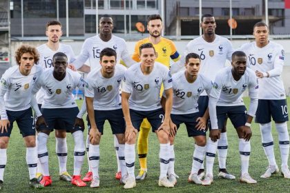 jogador-que-ergueu-taca-da-copa-em-2018-anuncia-aposentadoria-aos-31-anos