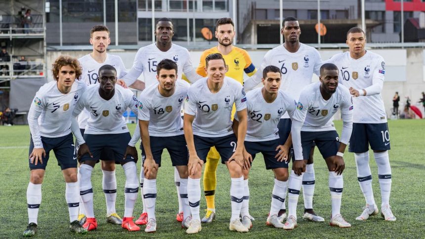 jogador-que-ergueu-taca-da-copa-em-2018-anuncia-aposentadoria-aos-31-anos