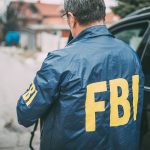 fbi-faz-buscas-em-escritorio-eleitoral-na-georgia,-acusado-de-fraude-por-trump