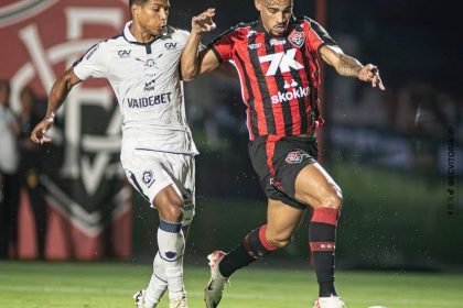 jair-ventura-aprova-estreia-do-vitoria,-pede-calma-e-valoriza-elenco-na-vitoria-sobre-o-remo