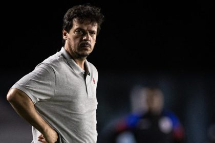 fernando-diniz-cobra-elenco-apos-derrota-na-estreia-do-brasileirao:-‘voce-nao-fez-nada-mesmo!’