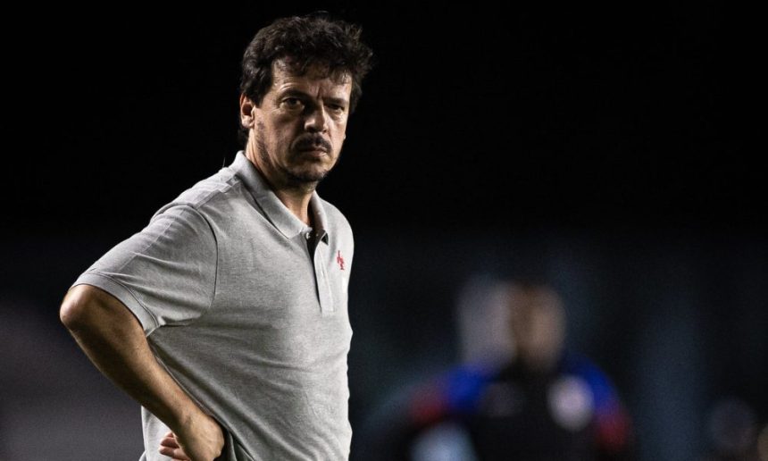fernando-diniz-cobra-elenco-apos-derrota-na-estreia-do-brasileirao:-‘voce-nao-fez-nada-mesmo!’