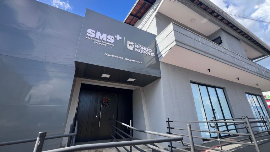 Fachada de unidade de saúde em Rondonópolis representando investimentos federais.
