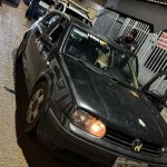 eículo Golf azul apreendidos pela Polícia Militar em Rondonópolis.