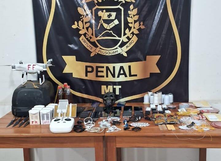 Operação Escudo Penal em Rondonópolis consegue apreender 16 celulares e drones que seriam levados para a Penitenciária da Mata Grande.
