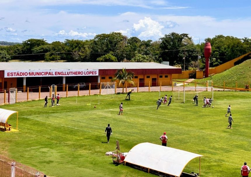 O União Esporte Clube enfrenta o Nova Mutum no Luthero Lopes. Confira horários, ingressos e detalhes da busca pela liderança do Mato-grossense.