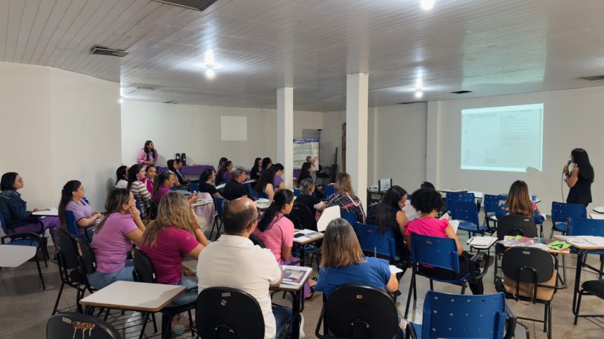 Profissional de saúde realizando exame de sensibilidade para detecção de hanseníase em paciente.