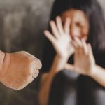 Homem é detido pela Polícia Militar no bairro Sagrada Família, em Rondonópolis, por violência psicológica contra a mulher e cárcere privado.