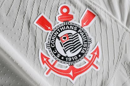 O Corinthians desistiu da tentativa de contratar Alisson após o São Paulo exigir R$ 1 milhão para liberar o meia.