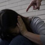 Homem é detido pela Polícia Militar no bairro Sagrada Família, em Rondonópolis, por violência psicológica contra a mulher e cárcere privado.