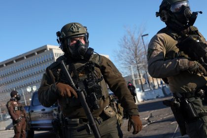 governo-trump-tira-700-agentes-de-imigracao-de-minneapolis-apos-mortes-em-operacoes