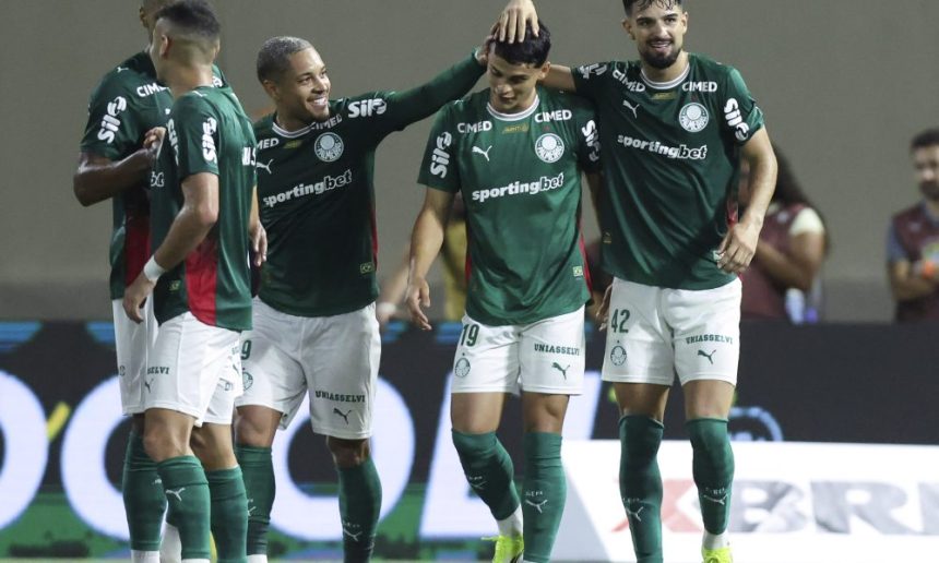 palmeiras-goleia-vitoria-na-arena-barueri