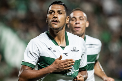 decepcionado,-pedro-rocha-lamenta-empate-do-coritiba-na-arena-conda