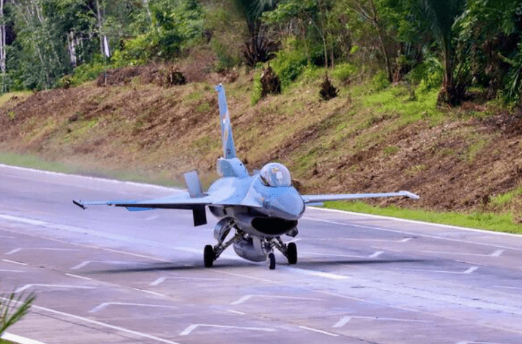 indonesia-transforma-rodovias-em-“porta-avioes-baratos”-para-cacas-da-forca-aerea
