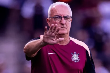 dorival-exalta-evolucao-do-corinthians-e-marca-historica-de-hugo-souza