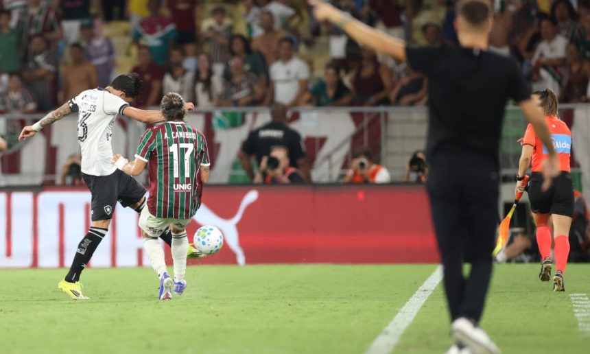 derrota-com-um-a-mais-em-classico-contra-o-fluminense-evidencia-carencias-do-botafogo