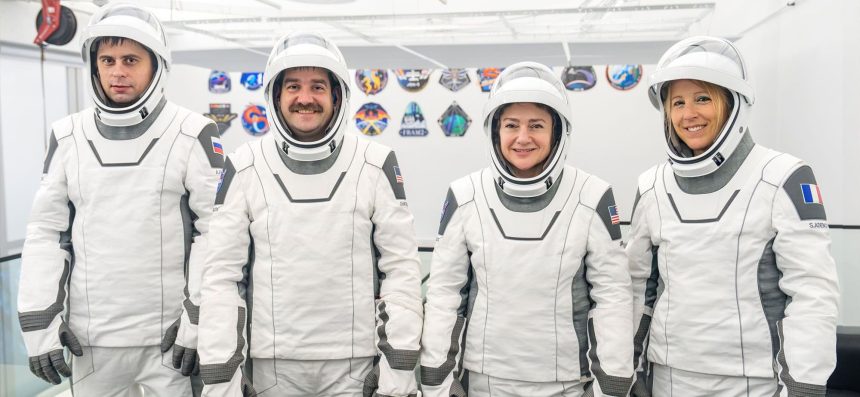 crew-12-chega-a-iss-e-encerra-periodo-de-tripulacao-reduzida