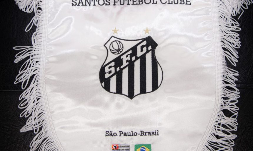 torcida-do-santos-protesta-contra-dirigentes-antes-de-jogo-em-casa;-veja