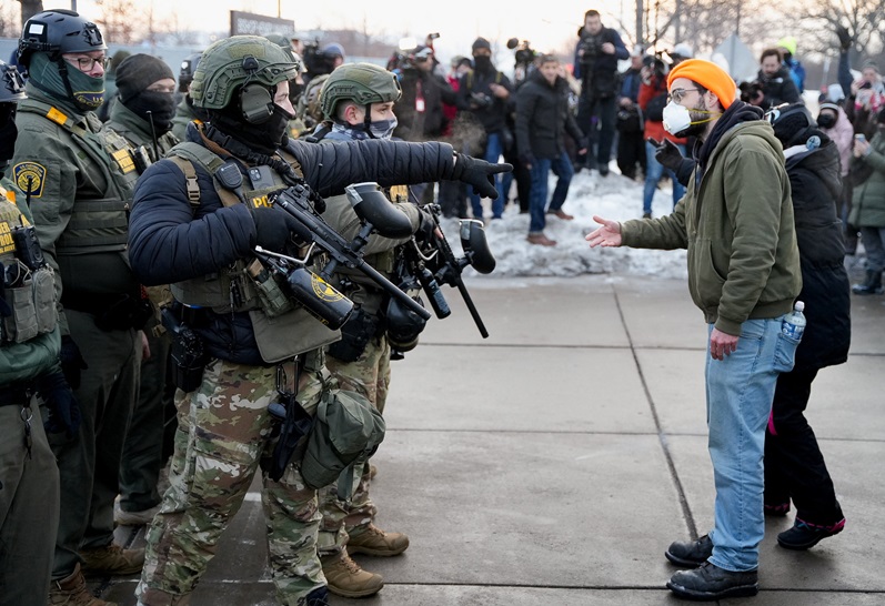 forcas-da-ice-deixam-minnesota-apos-megaoperacao,-mas-governo-mantera-equipe