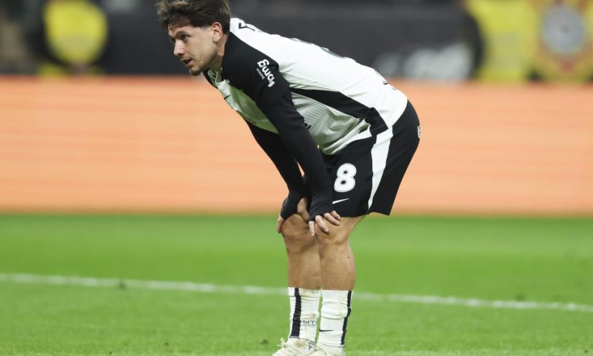 garro-critica-condicoes-do-gramado-da-arena-da-baixada-e-faz-apelo-a-cbf