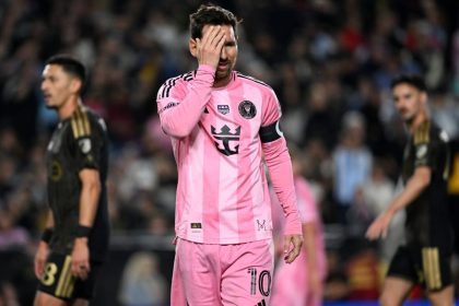 messi-perde-a-cabeca,-tenta-invadir-vestiario-e-e-contido-por-suarez-apos-derrota-na-mls;-veja