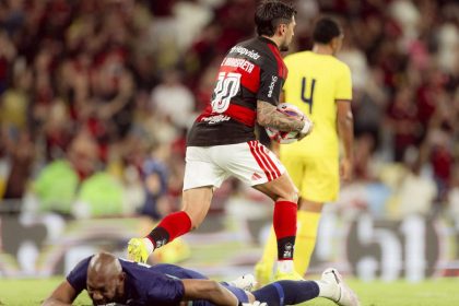com-centesimo-gol-de-arrascaeta,-flamengo-vence-madureira-e-fica-perto-da-final-do-carioca