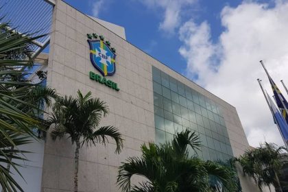 cbf-define-punicao-a-arbitro-que-permitiu-palmeiras-dar-pontape-inicial-em-dois-tempos