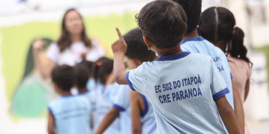 ensino-fundamental-atinge-99,5%-de-frequencia;-atraso-escolar-cai