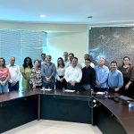 Prefeito Cláudio Ferreira e diretoria da Santa Casa reunidos no Paço Municipal de Rondonópolis.