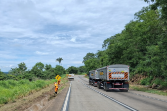As obras na Serra de São Vicente alteram o trânsito na BR-364 nesta segunda (02). Confira o cronograma e os horários de interdição.