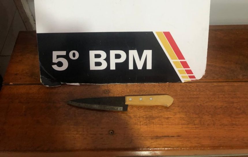 Caso de violência doméstica em Pedra Preta mobiliza PM e Conselho Tutelar após briga com faca e crianças em risco no bairro Cohab Velha.