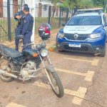 Motocicleta com queixa de furto apreendida pela Polícia Militar na Rua XV de Novembro em Rondonópolis.