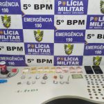 Policiais militares em operação apreendem porções de maconha e pasta base, dinheiro e apetrechos de tráfico em um bar na Vila Poroxo, Rondonópolis.