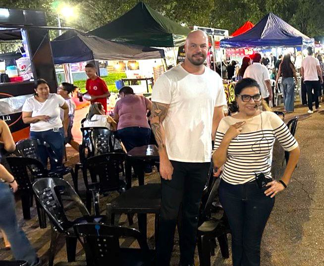 Hermes Antônio Moriggi, o Big, em frente à sede da Associação de Moradores em Rondonópolis.