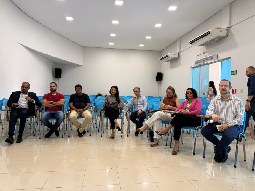 Representantes do CRCMT e ACRSUL em reunião com a secretária de Fazenda de Rondonópolis, Rane Curto.