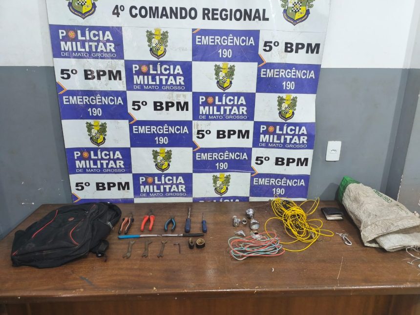 Um homem foi preso após cometer furto de fiação no Centro de Rondonópolis. O suspeito já possui diversas passagens criminais por furto e receptação.