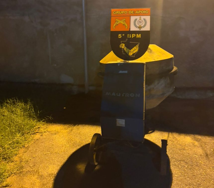 Polícia Militar realiza a prisão de um suspeito de furto e recupera betoneira no bairro Rosa Bororo, em Rondonópolis.