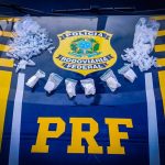 A PRF prende cinco pessoas por tráfico de drogas na BR-364, em Pedra Preta (MT). Apreensão ocorreu durante a Operação Carnaval 2026.