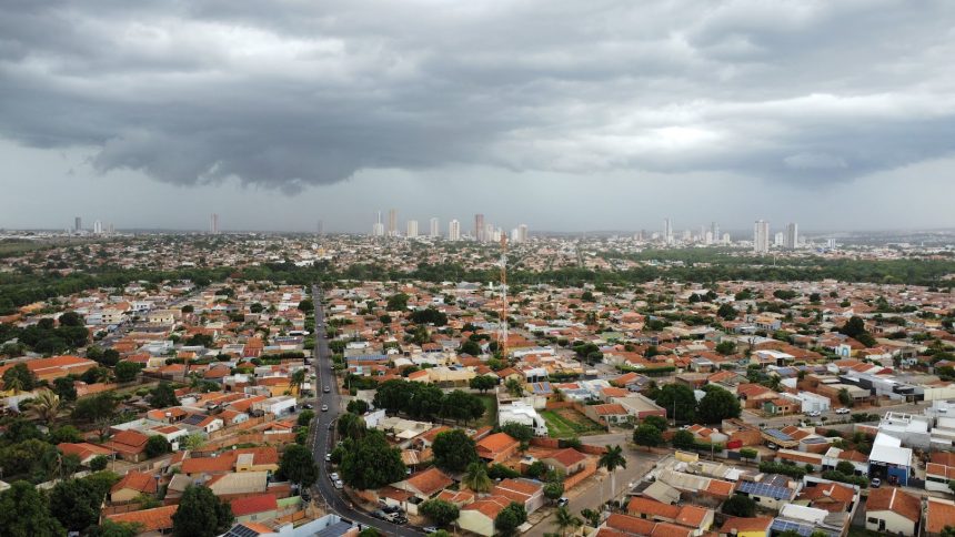 Defesa Civil alerta para chuvas intensas em Rondonópolis nesta segunda (09) com ventos de até 100 km/h.