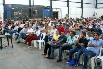 Evento da Acrimat em Rondonópolis destaca liderança e a comunicação estratégica como fundamentais para a produtividade e gestão no campo.