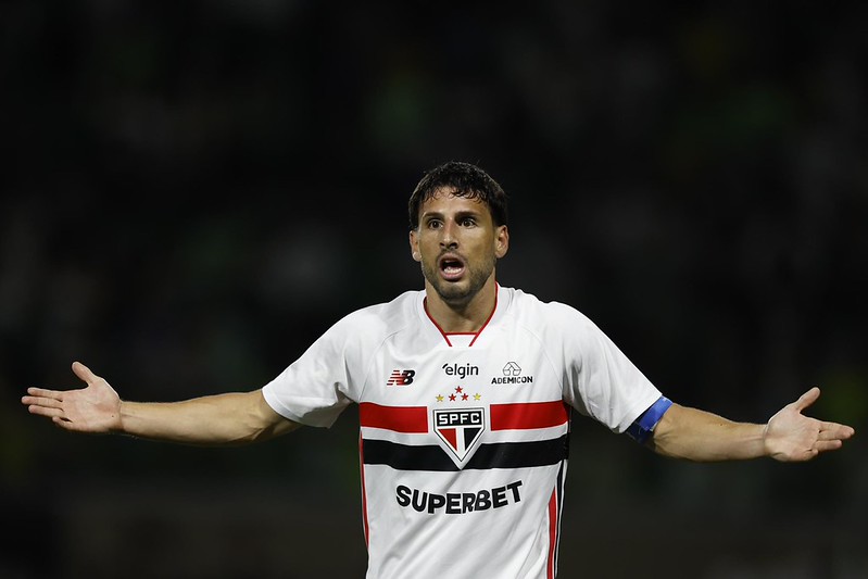 calleri-dispara-apos-eliminacao-do-sao-paulo:-”nao-podia”