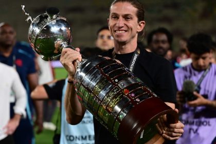 numeros-de-filipe-luis-no-flamengo:-titulos-e-estatisticas-como-tecnico-e-jogador