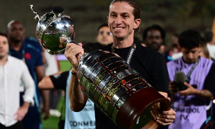 numeros-de-filipe-luis-no-flamengo:-titulos-e-estatisticas-como-tecnico-e-jogador