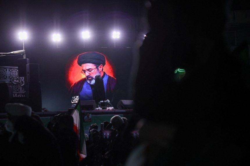 ascensao-de-filho-de-khamenei-no-ira-parece-fechar-caminho-para-fim-rapido-da-guerra
