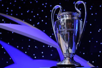 O goleiro Antonín Kinský falhou em gol de Julián Álvarez e deixou o campo aos 16 minutos na Champions League.