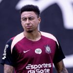 jesse-lingard-e-flagrado-em-momento-inusitado-em-favela-de-sao-paulo;-confira