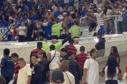 confusao-entre-torcedores-de-flamengo-e-cruzeiro-marca-fim-de-jogo-no-maracana