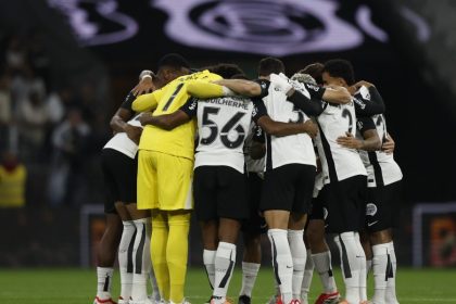 “hoje-foi-um-dia-que-nada-deu-certo”-diz-auxiliar-do-corinthians-apos-derrota