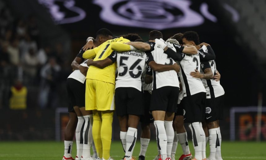 “hoje-foi-um-dia-que-nada-deu-certo”-diz-auxiliar-do-corinthians-apos-derrota