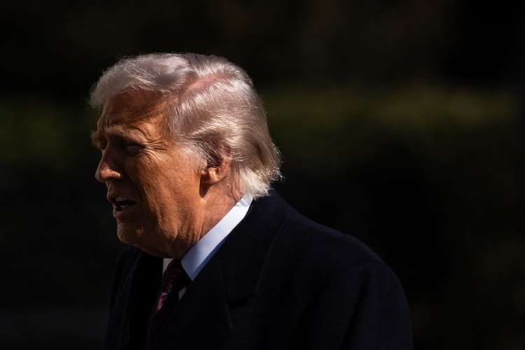 eua-nao-focam-em-tomar-uranio-do-ira-agora,-mas-nao-descartam-acao-futura,-diz-trump